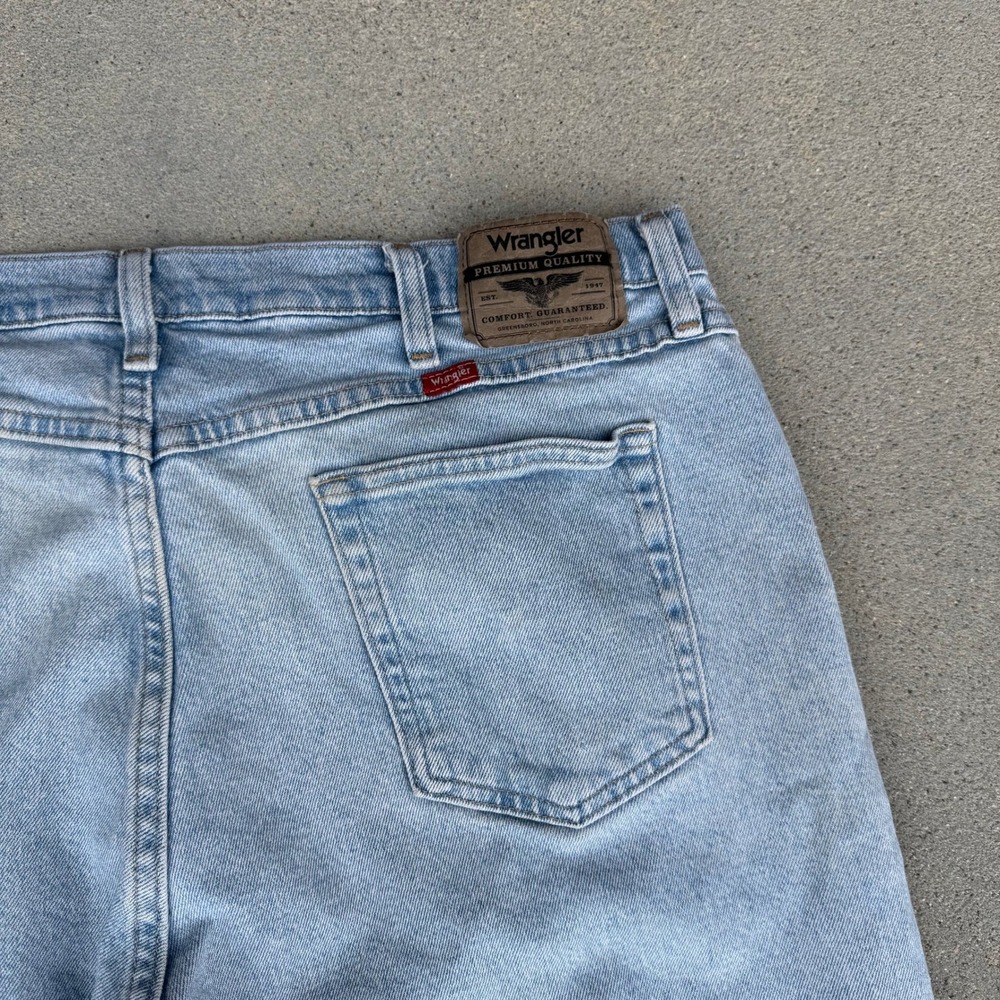 Wrangler‎ Men 36x30 Light Wash Denim Jeans Straight Fit